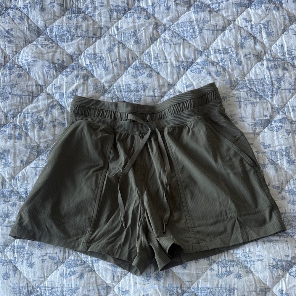 Lululemon Dance Studio High Rise Short 3.5”